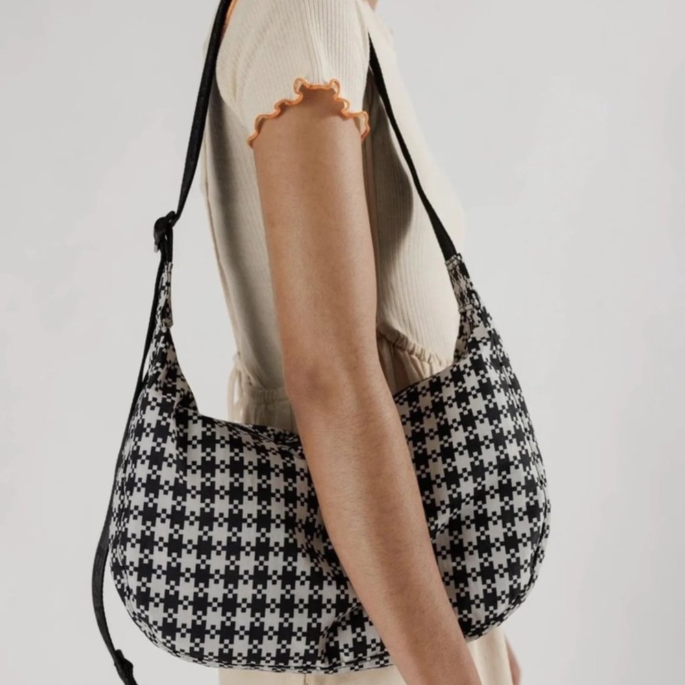 NWT BAGGU Crescent Bag Medium Black & White Pixel Gingham - Picture 7 of 7
